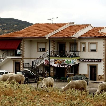 Hotel Alojamiento Cr Cuatro Caminos San Pablo de los Montes Esterno foto