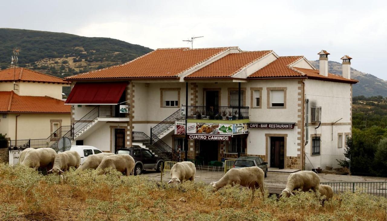 Hotel Alojamiento Cr Cuatro Caminos San Pablo de los Montes Esterno foto